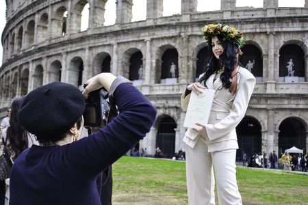 Colosseum Hosted Entry + Audio Guide & Pro Photoshoot (Arena Opt)