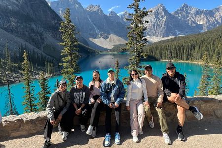 Explore Moraine Lake & Lake Louise Roundtrip Shared Shuttle Tour