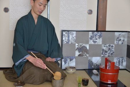 Kanazawa: Private Koicha Ceremony with a Samurai Tea Master