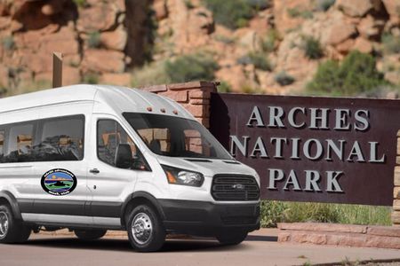 Arches National Park Morning & Afternoon Van Tours