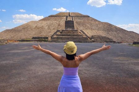 Pyramids of Teotihuacan without traps for tourists morning or afternoon