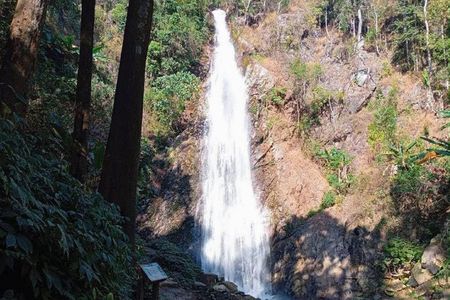 All stunning tour : Khun Korn waterfall-White Temple-Red Temple