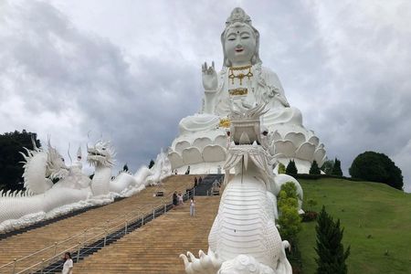 Stunning tour at Golden Triangle and 3 countries border view