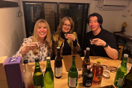 Kanazawa Night Walk and Izakaya Tour with Local Guide