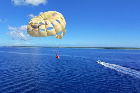 Best Parasailing Cozumel + Locker