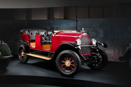 From Sofia: Private Day Trip to Plovdiv and Retro Car Museum