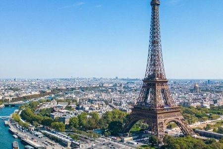 Eiffel Tower Tour in Spanish + Elevator + Top (Optional)