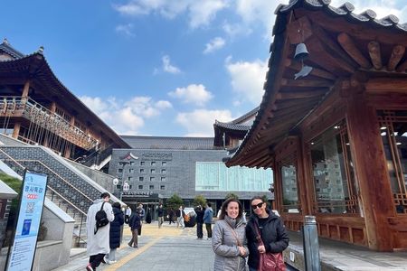 Market Crawl in Seoul with Herbal Wellness, Food & Vintage Hunt