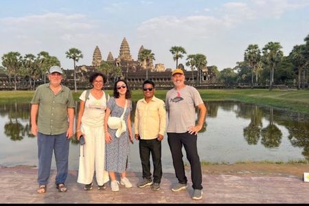 Small tour: Angkor Wat, Bayon And Ta Prohm Small Group