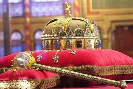 Budapest Parliament and Saint Stephen Basilica Combo Ticket