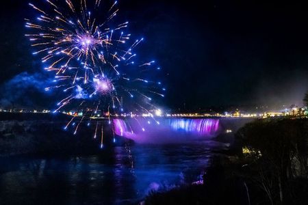 Complete Niagara Falls Afterdark with Fireworks Cruise