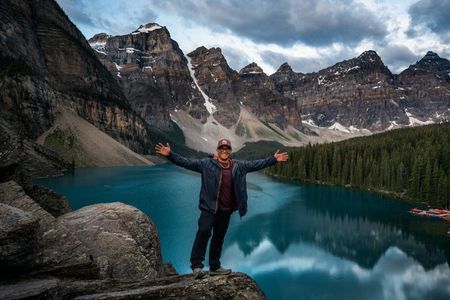 Banff Park Shuttle: Moraine and Lake Louise | Limited Time Offer!