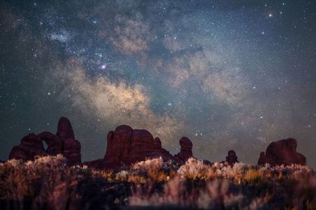 Astro-Photo, Hiking and Stargazing Tour in Arches National Park