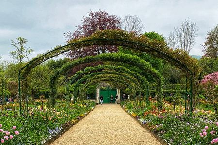 Monet’s Gardens & Vernon Old Mill - Max 6 Guests Pick Up included