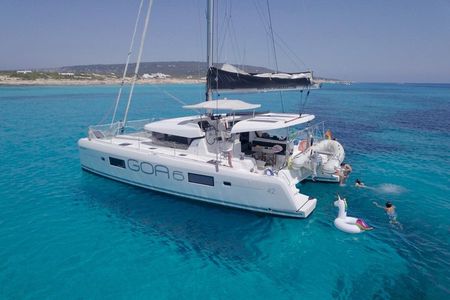 Puerto Vallarta: Coast & Fun 4h All Inclusive on 42' Goa