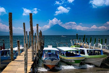 Navigation in Lake Atitlan and Iximché from Guatemala City