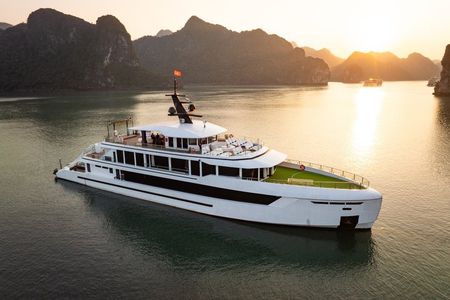 Hera Cruise Luxury Day Tour on Halong Bay and Lan Ha Bay