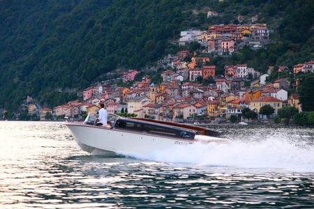 Lake Como Boat Tour & Exclusive Aperitivo at Palazzo Odescalchi