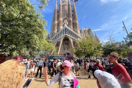Gaudí 2026 Exclusive Exterior Experience in Sagrada Família