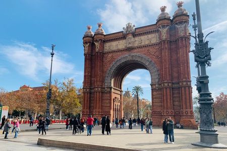Barcelona Bike Tour Iconic Sights and Local Culture