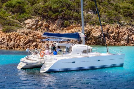 Tour Arcipelago Maddalena da Cannigione - Catamarano Sport 1