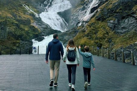 Bergen to Sognefjord Private Roudtrip with Cruise and Flasmbana