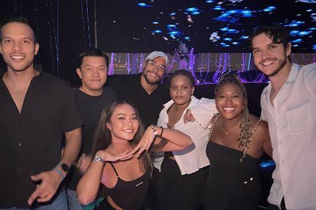 Bangkok: Premium Guided Nightlife Tour & VIP Club Crawl