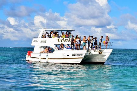 Luxury Hip Hop Boat Party–Drinks, Music, and the Best Vibes in PC