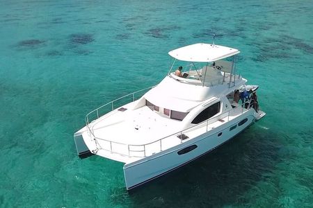 Cayman Private luxury Catamaran Experience 41’ Leopard