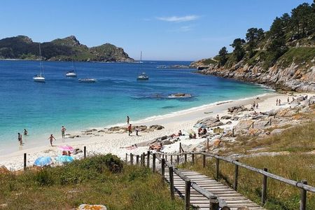 Cíes Islands Day Trip from Santiago with Ferry and Transport