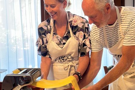 Pasta, Truffle and Wine: hands-on class in a medieval town