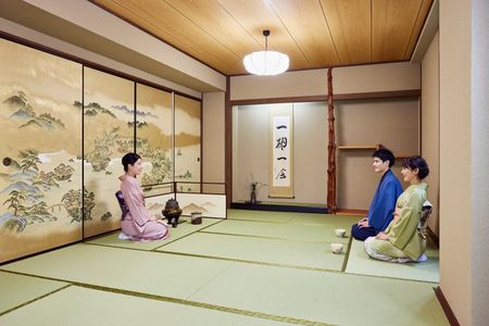 Shinjuku : Authentic Tea Ceremony with Matcha & Kimono