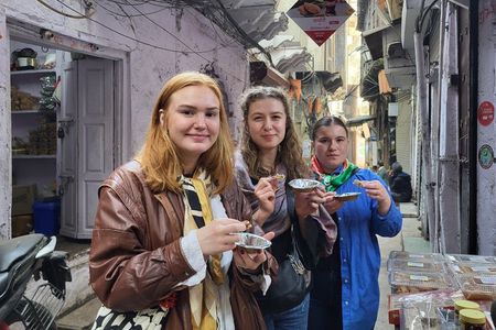 Evening Food Crawl and Spices Walk tour of Old Delhi