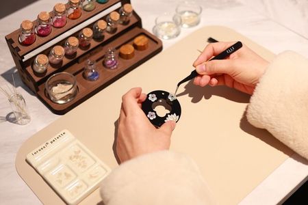 Seoul: Meong-dong Mother-of-Pearl Jewelry Workshop, Photo Session