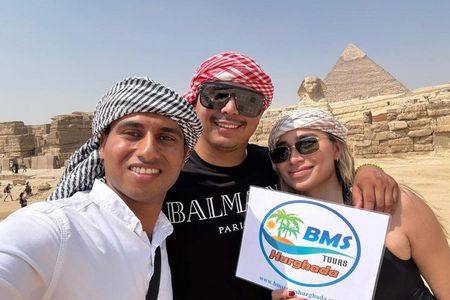Private Cairo Pyramids Tour with Grand Egyptian Museum and Lunch
