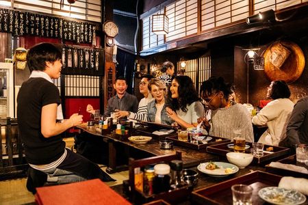 Osaka: Guided Food Tour with 12 Dishes at 4 Local Eateries