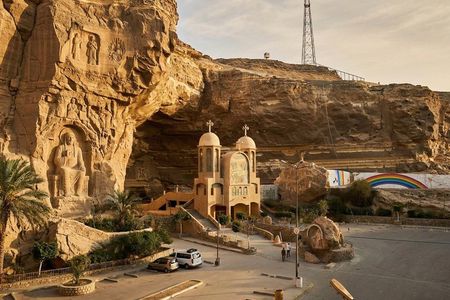 Private Tour Pyramids of Giza, Garbage City and St Simon Church 