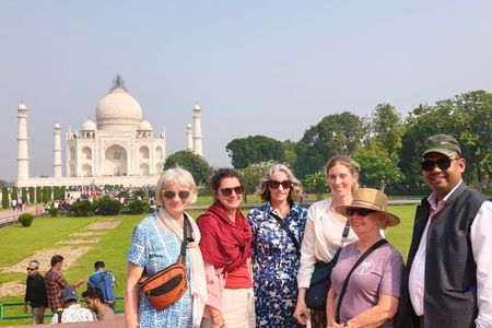 From Delhi: Taj Mahal and Agra Tour by Gatimaan Express Train