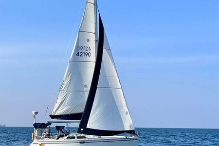 2 Hour Sailing Adventure in Lake Michigan (up to 6 people)