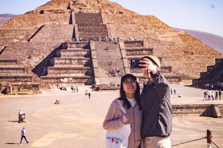 Teotihuacan Pyramids VIP Tour without Commercial Stops