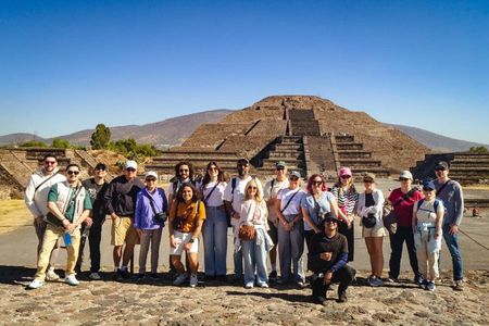 Teotihuacan Pyramids VIP Tour without Commercial Stops