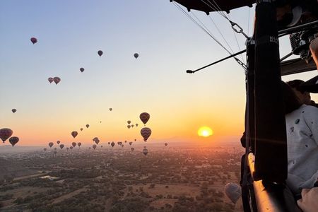 Balloon flight plus breakfast in cave with transportation