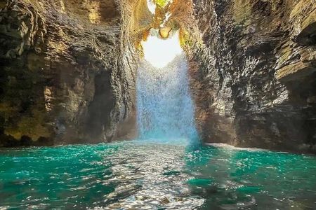 La Leona Waterfall Hike and Swim Adventure in Costa Rica