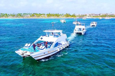 Party Boat Catamaran Punta Cana (Spring Break)