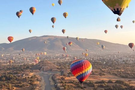 Balloon flight over the Teotihuacan pyramids + cacao workshop