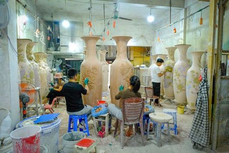Explore Bat trang village & Ceramics factories with local guide
