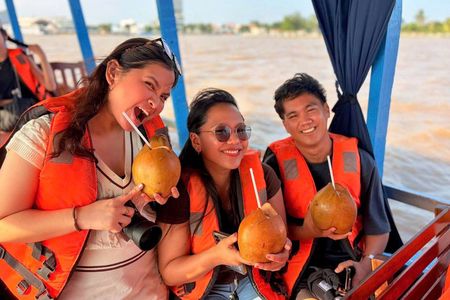 Adventure Cu Chi Tunnels and Mekong Delta Tour From HCM