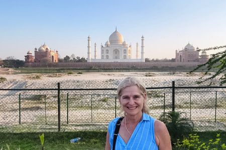Private Shopping and Sightseeing Tour in Agra 