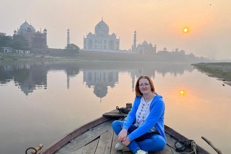 Skip the line Taj Mahal Tour with photography