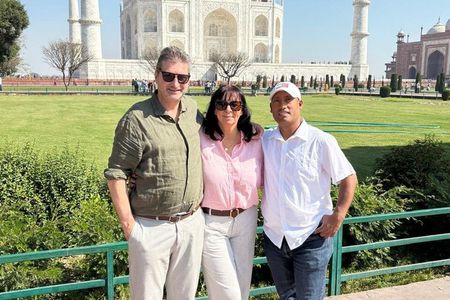 Comfortable Taj Mahal Private Tour with Car & Local Guide